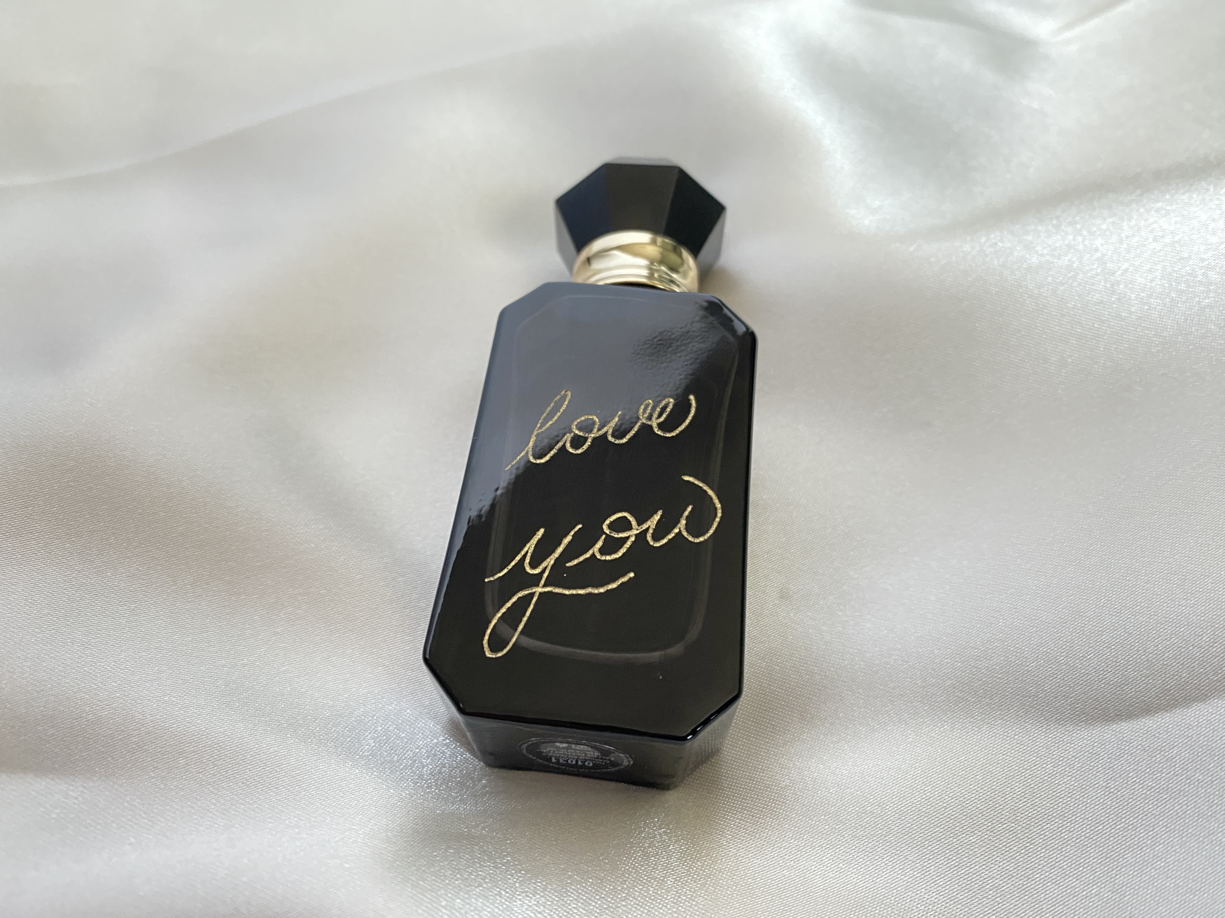 Engraved perfume