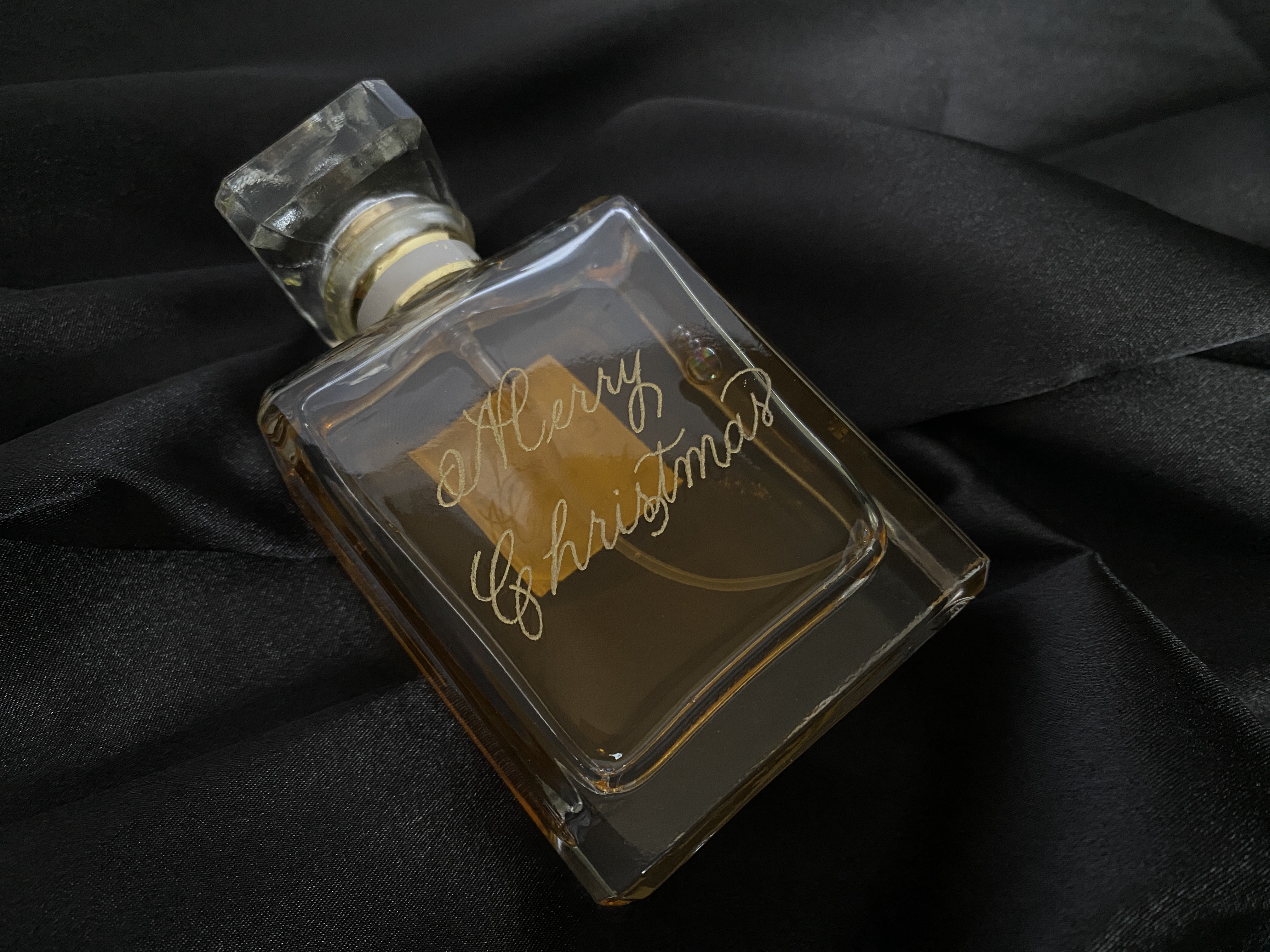 Engraved perfume